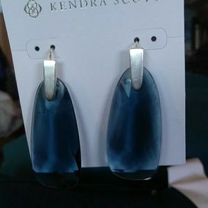 Kendra Scott Jewelry - Kendra Scott maize earring in teal glass Kendra Scott Jewelry - Kendra Scott maize earring in teal glass